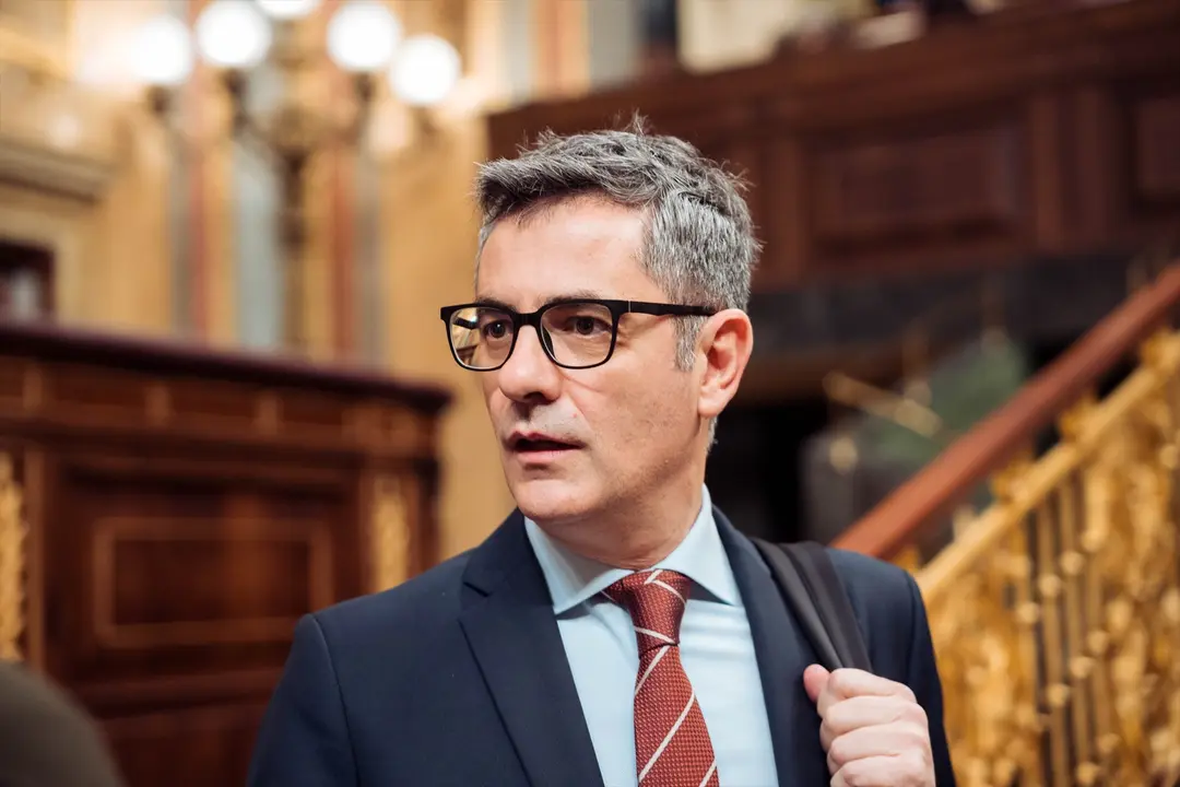 El ministro de la Presidencia, Justicia y Relaciones con las Cortes, F&eacute;lix Bola&ntilde;os, a su llegada a una sesi&oacute;n plenaria extraordinaria, en el Congreso de los Diputados. / Gabriel Luengas