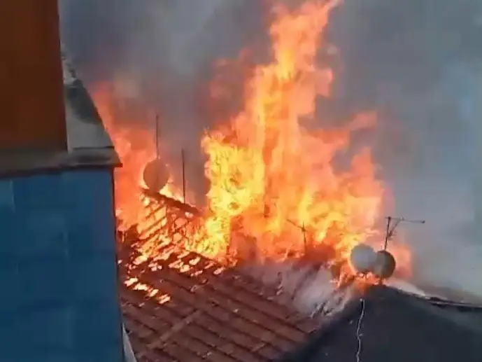 Incendio de un inmueble de Basauri (Bizkaia) donde ha fallecido un vecino. / EP