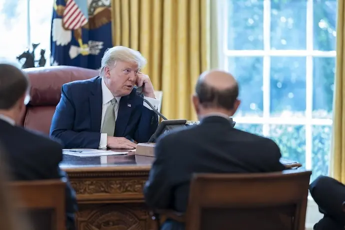El presidente Donald J. Trump participa en una llamada telef&oacute;nica durante una reuni&oacute;n con el vicepresidente Mike Pence, asesores econ&oacute;micos, asesores principales de la Casa Blanca y miembros del Grupo de Trabajo sobre Coronavirus de la Casa Blanca para discutir las cadenas de suministro en respuesta al brote de coronavirus el martes 17 de marzo de 2020, en la Oficina Oval de la Casa Blanca. ..Personas: Presidente Donald Trump.
Fecha: 14/03/2020. leer menos

Foto de archivo

Firma: Europa Press / Contacto / SMG