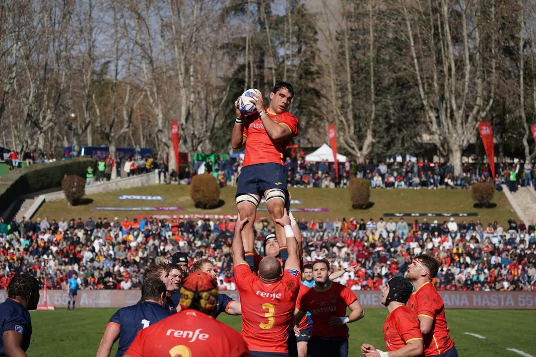 La selecci&oacute;n espa&ntilde;ola masculina de rugby ante Pa&iacute;ses Bajos. / WALTER DEGIROLMO
