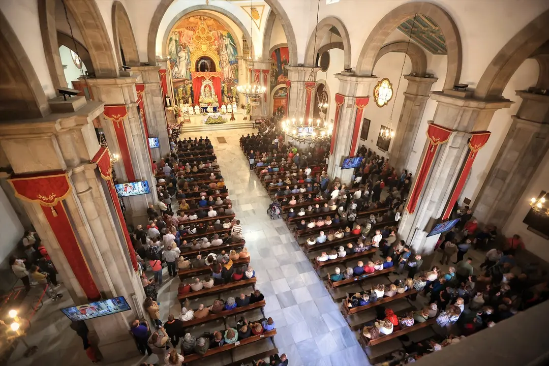Imagen del interior de la Bas&iacute;lica de Candelaria (Tenerife) este domingo. EP