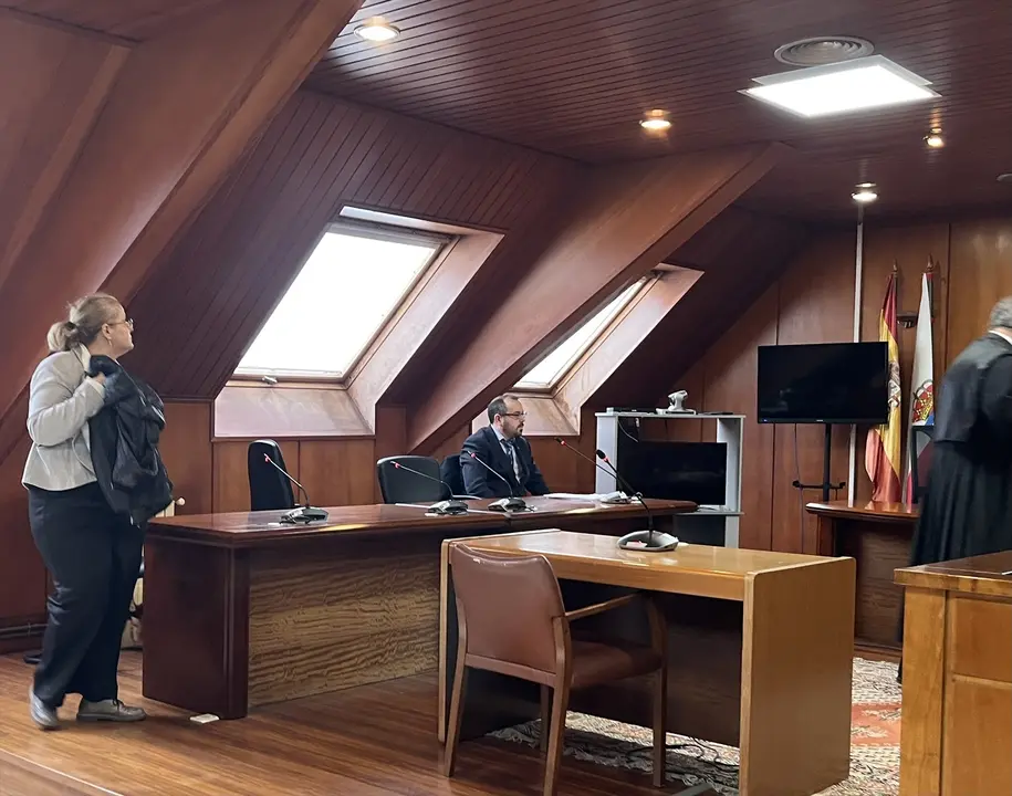 La exalcaldesa de Cieza, Lorena P&eacute;rez, al finalizar la vista en la que se ha formalizado el acuerdo de conformidad al que ha llegado con la Fiscal&iacute;a. / EP