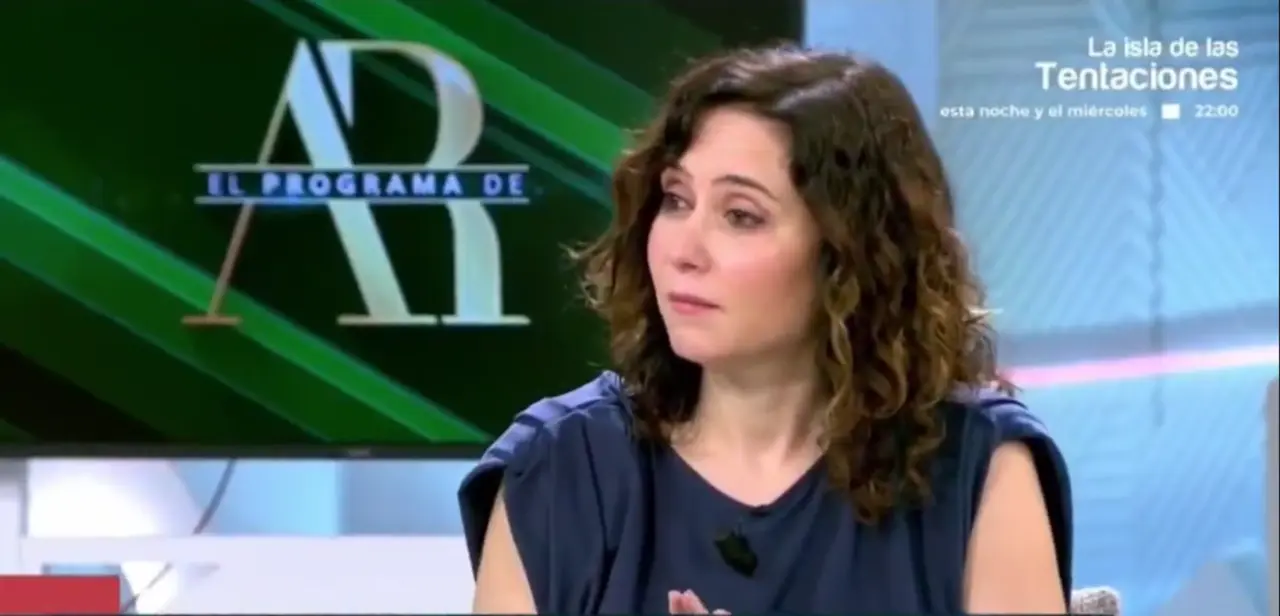 Isabel D&iacute;az Ayuso durante su entrevista con Ana Rosa Quintana. / X