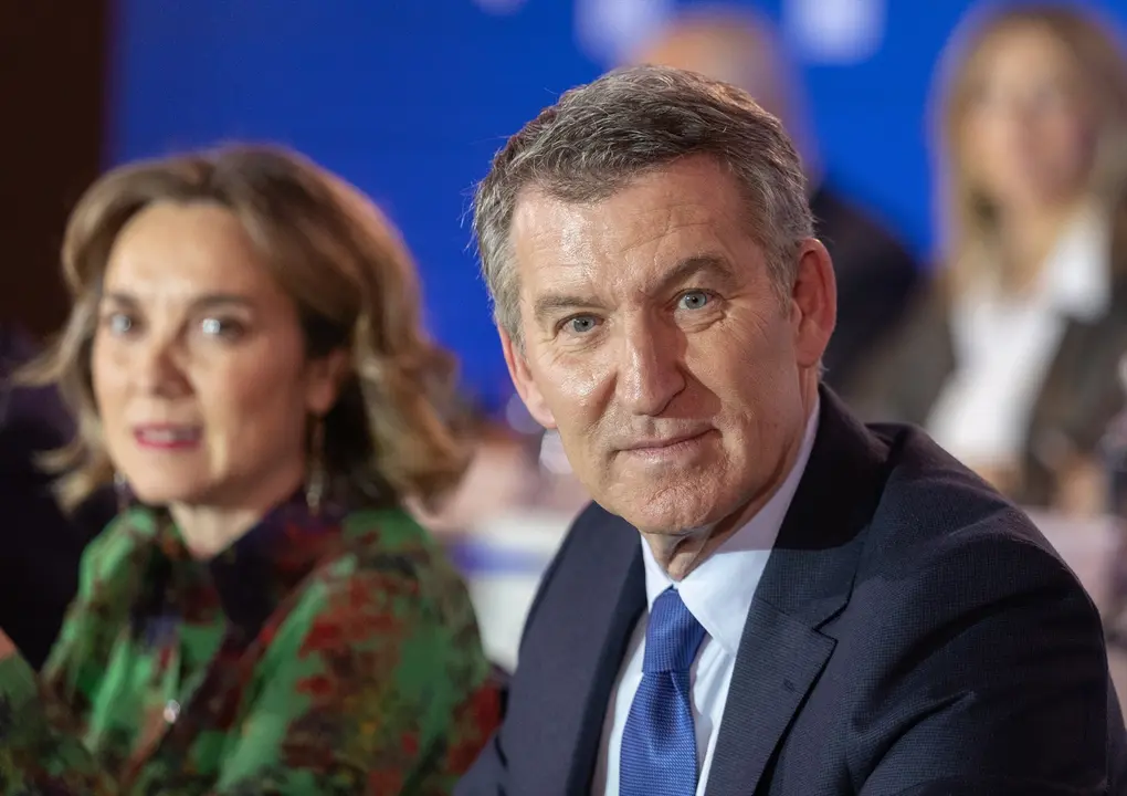 El presidente del Partido Popular, Alberto N&uacute;&ntilde;ez Feij&oacute;o, junto a la secretaria general del PP, Cuca Gamarra, durante la Junta Directiva Nacional del Partido Popular. / Eduardo Parra