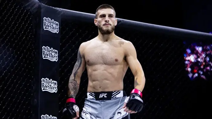 El p&uacute;gil, Aleksandre Topuria en el ring. / redx