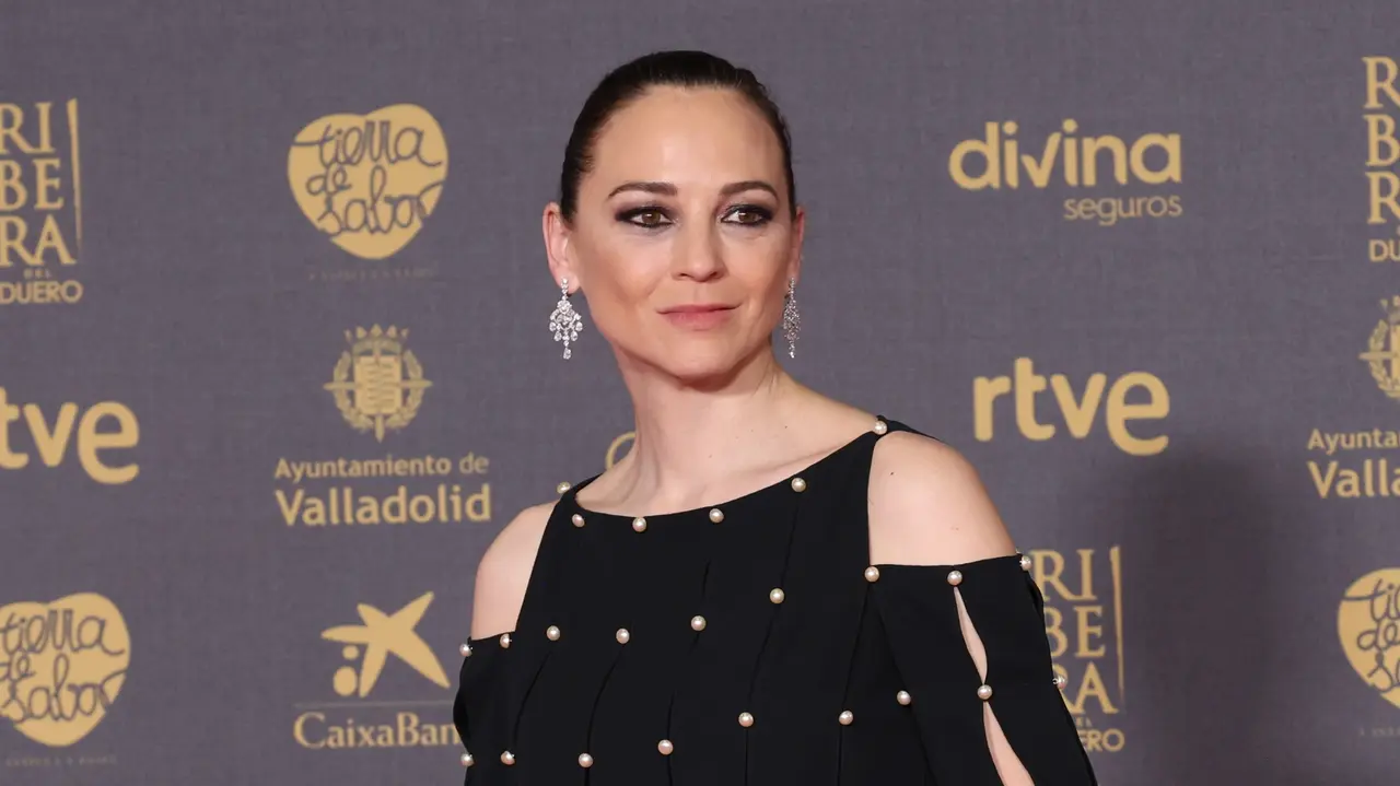 Leonor Watling presentar&aacute; la gala de los Premios Goya 2025 junto a Maribel Verd&uacute;. / EP
