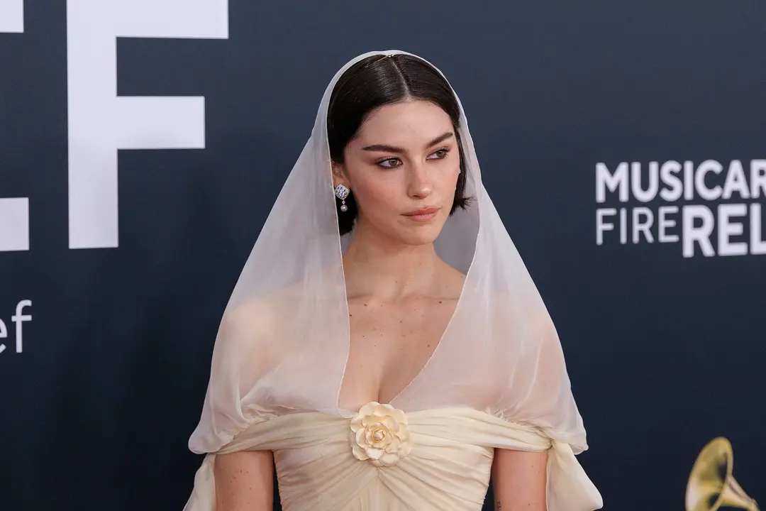 La cantante  Gracie Abrams en los premios Grammy. / EP