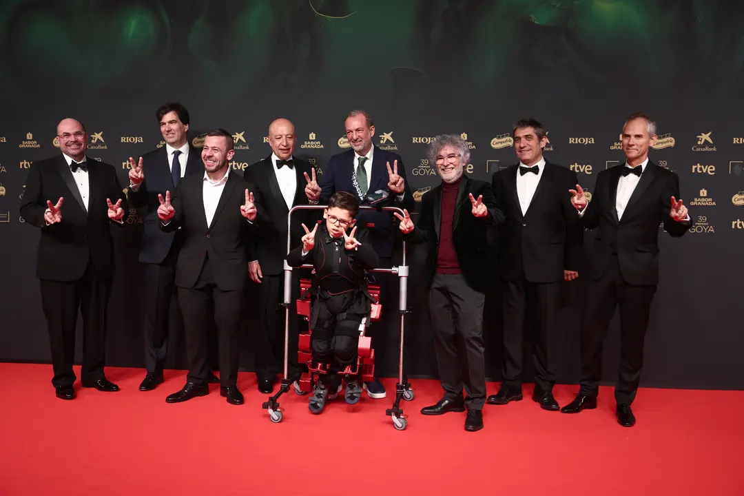 El equipo de Buffalo Kids posa en la alfombra roja de la 39&ordm; edici&oacute;n de los Premios Goya. / Eduardo Parra