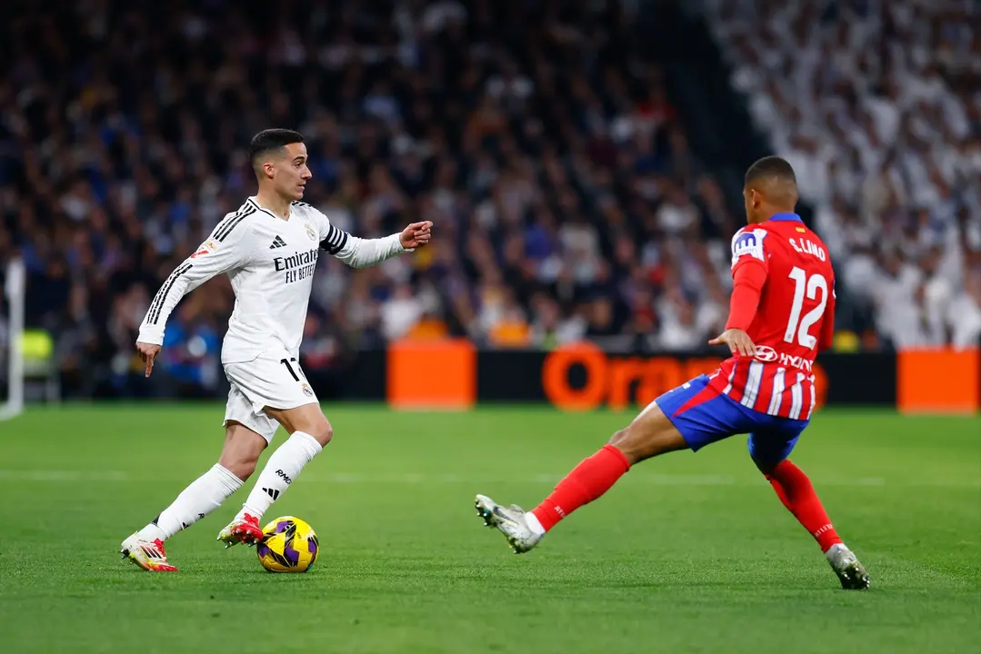 Lucas V&aacute;zquez durante el derbi. / EP