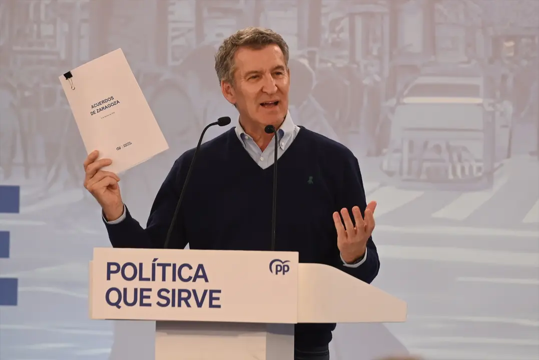 El presidente del PP, Alberto N&uacute;&ntilde;ez Feij&oacute;o, interviene durante el I Foro de Grandes Ciudades, a 9 de febrero de 2025, en Zaragoza, Arag&oacute;n (Espa&ntilde;a). Feij&oacute;o ha organizado el encuentro con una treintena de alcaldes del PP que gobiernan en algunas de las principales ciudades de Espa&ntilde;a para &ldquo;trabajar juntos&rdquo; en la b&uacute;squeda de soluciones al problema de la vivienda. Adem&aacute;s, se ha hablado acerca del futuro de las ciudades y de c&oacute;mo mejorar su gesti&oacute;n en &aacute;mbitos como la sostenibilidad y la movilidad.
Fecha: 09/02/2025. leer menos

Firma: Ram&oacute;n Comet / Europa Press
Personajes: ALBERTO N&Uacute;&Ntilde;EZ FEIJ&Oacute;O