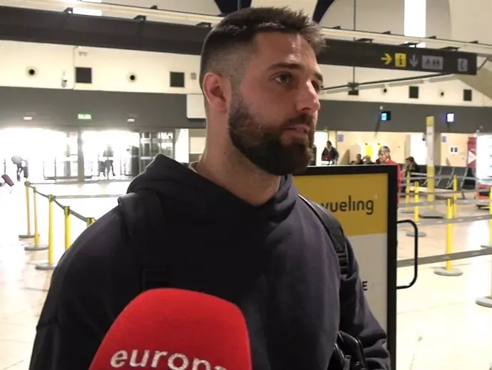 David Rodr&iacute;guez en el aeropuerto. / EP