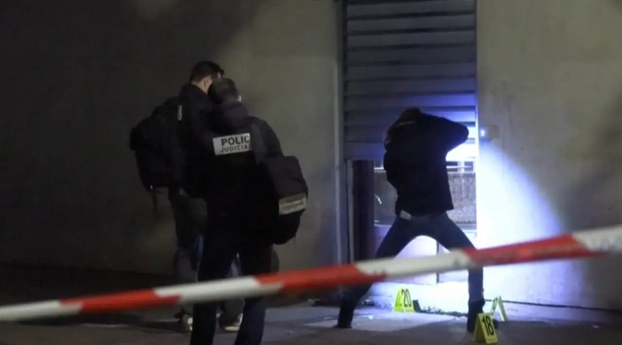 El incidente tuvo lugar a primera hora de la tarde. El mi&eacute;rcoles 12 de febrero, una granada fue arrojada a un bar comunitario en Grenoble, Is&egrave;re, antes de explotar, hiriendo a una docena de personas.