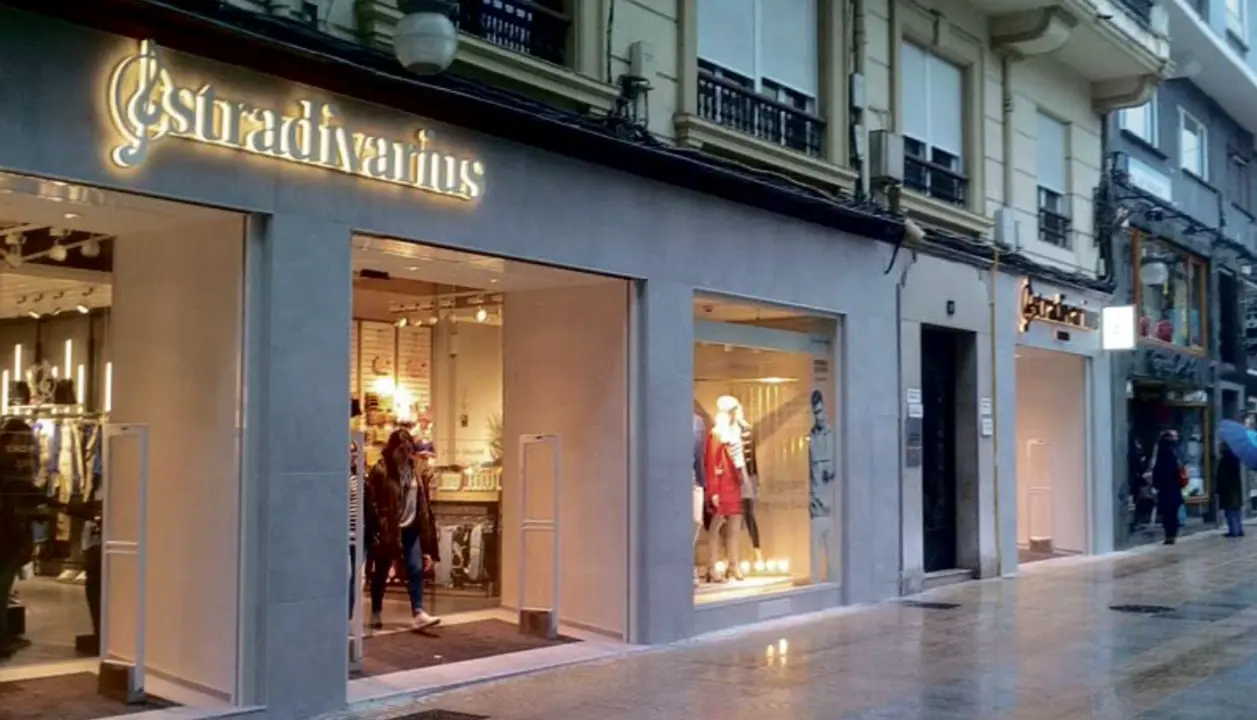 Stradivarius en Torrelavega, una tienda m&aacute;s que dice adi&oacute;s a la ciudad.
