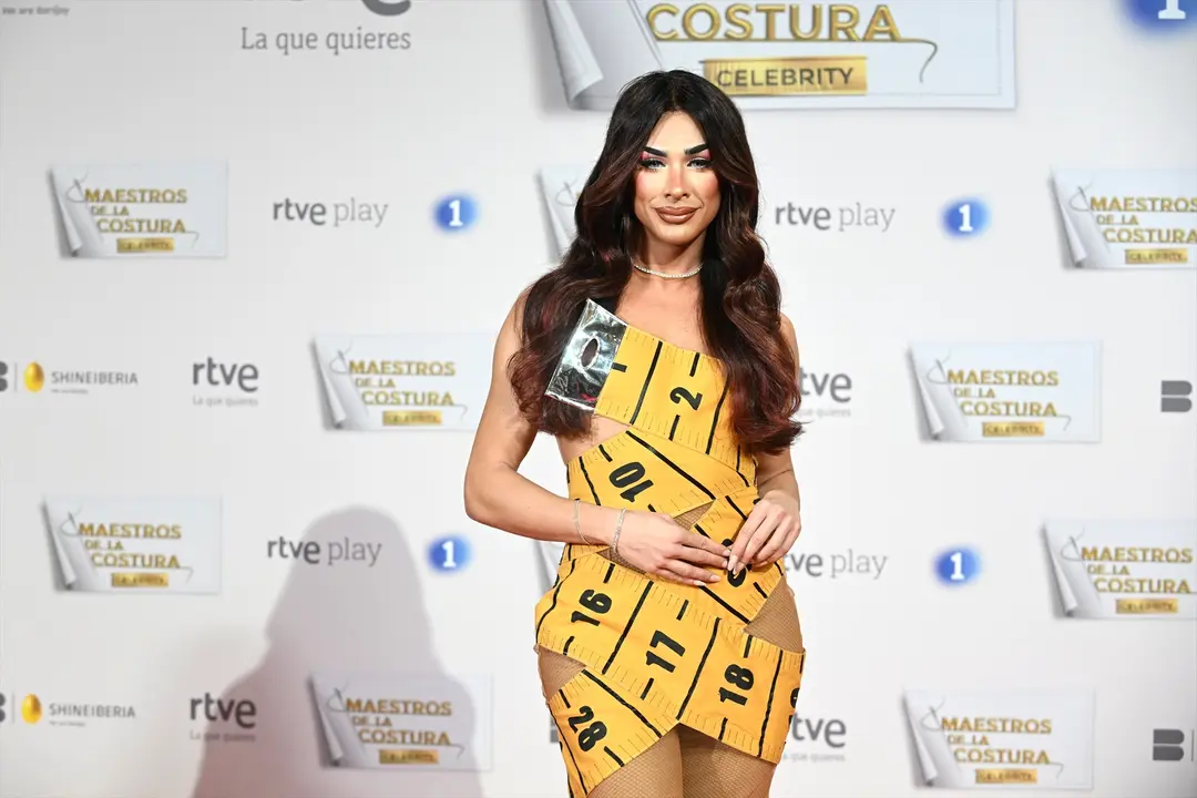 Carmen Farala posa en el photocall durante la presentaci&oacute;n de &lsquo;Maestros de la Costura Celebrity. / Jos&eacute; Oliva