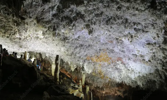 Interior de la cueva de El Soplao. / A.S.