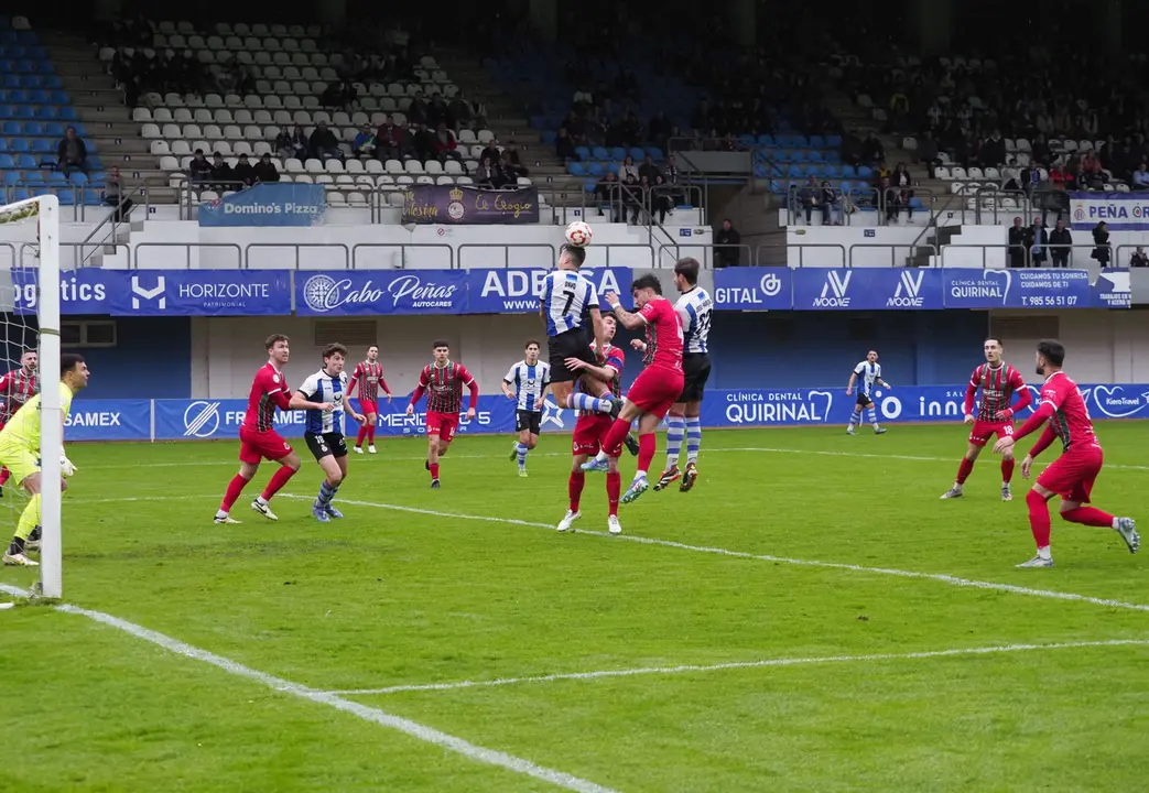 Partido disputado entre Avil&eacute;s y Gimn&aacute;stica. / Avil&eacute;s