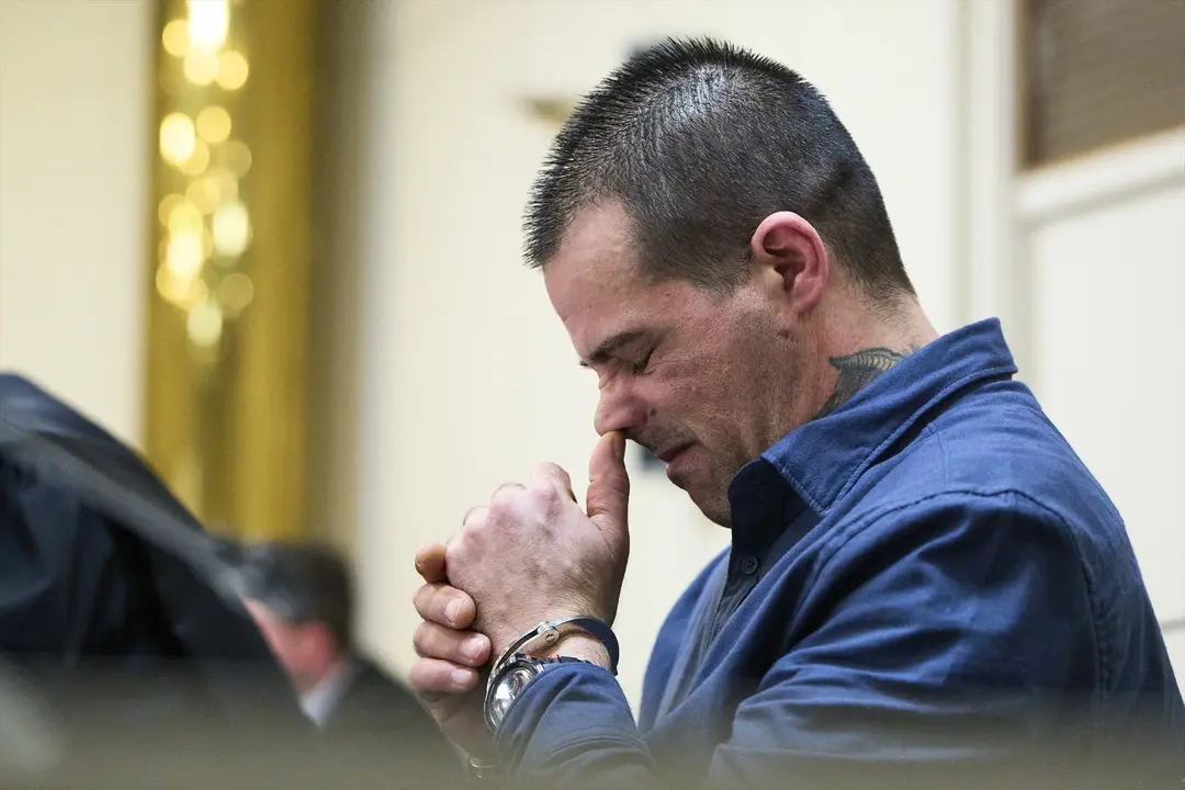 El acusado durante el juicio por matar a su pareja y beb&eacute; en Lia&ntilde;o. / C&eacute;sar Ortiz