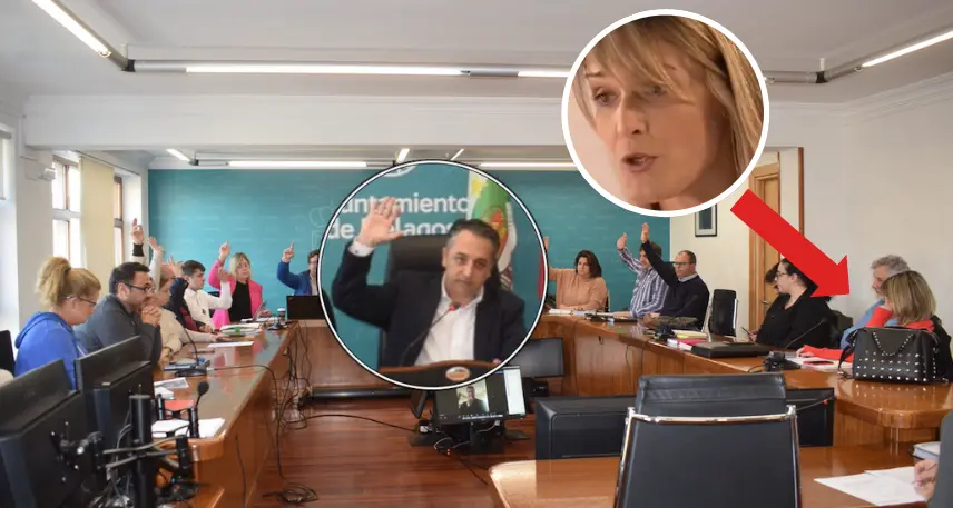 Pleno del Ayuntamiento de Pi&eacute;lagos durante la votaci&oacute;n del Plan de Actuaci&oacute;n Integrado (PAI). En el centro, el alcalde Carlos Caram&eacute;s (PP) dirige la sesi&oacute;n, mientras que en la derecha, la concejala del PSOE Ver&oacute;nica Samperio, marcada con una flecha, protagoniza un pol&eacute;mico gesto que ha sido criticado por su falta de respeto institucional.