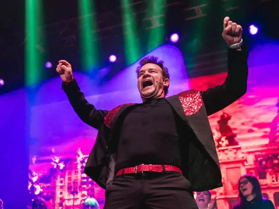 Juan D&aacute;vila durante un show en Galicia. / IG / @leolopezfoto