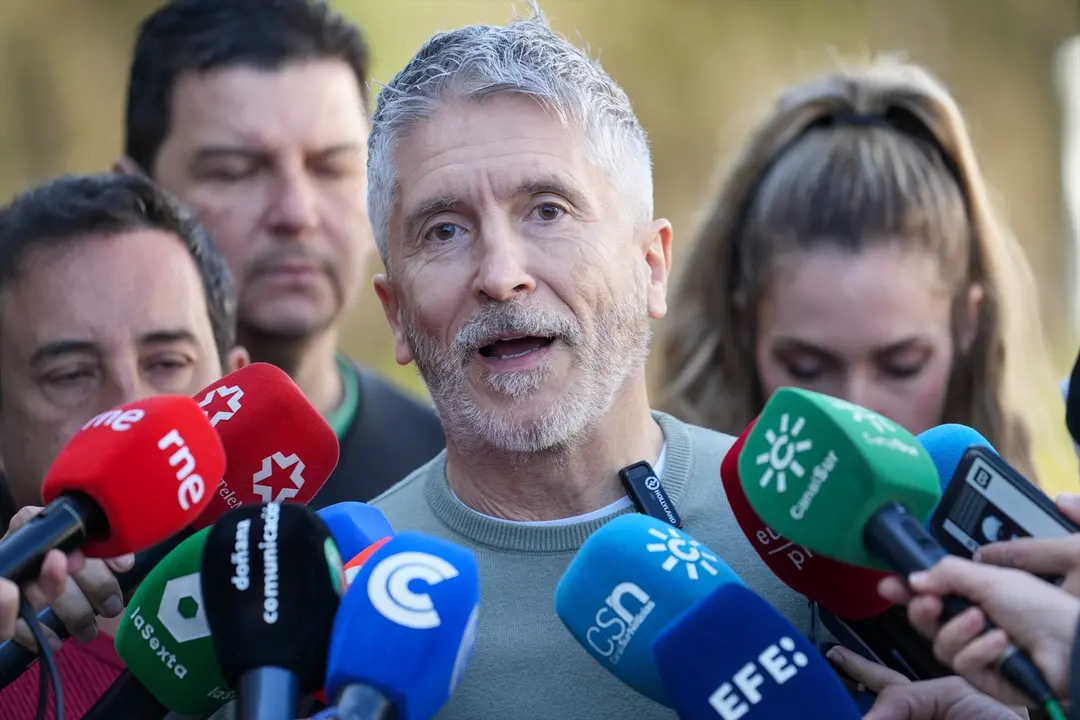 El ministro del Interior, Fernando Grande-Marlaska atiende a los medios. / Francisco J. Olmo