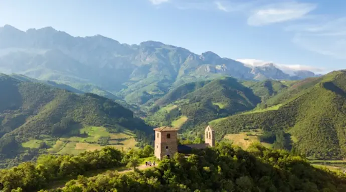 El monasterio donde se encuentra el trozo de Cruz. / A.S.P