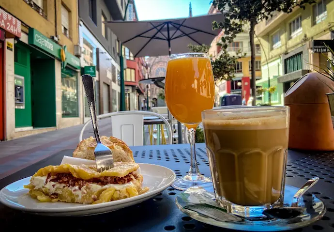 Uno de los desayunos de la cafeter&iacute;a. / M.T
