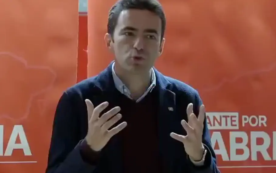 El nuevo secretario general del PSOE en Cantabria, Pedro Casares. / ALERTA