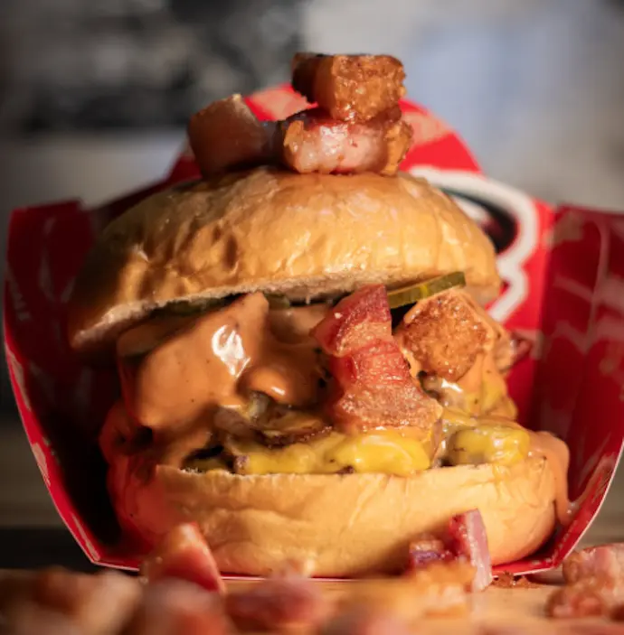 Una de as hamburguesas del local. / IG