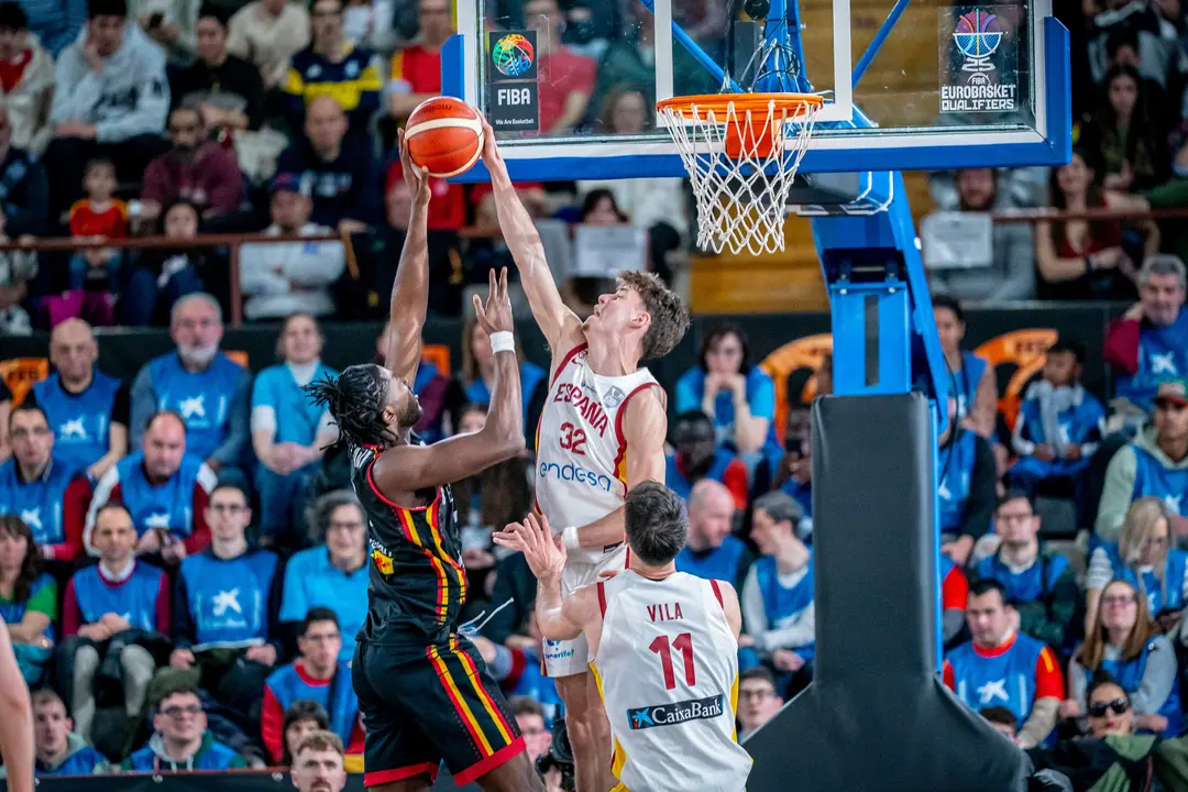 La selecci&oacute;n espa&ntilde;ola se enfrent&oacute; a B&eacute;lgica en Le&oacute;n. / FEB