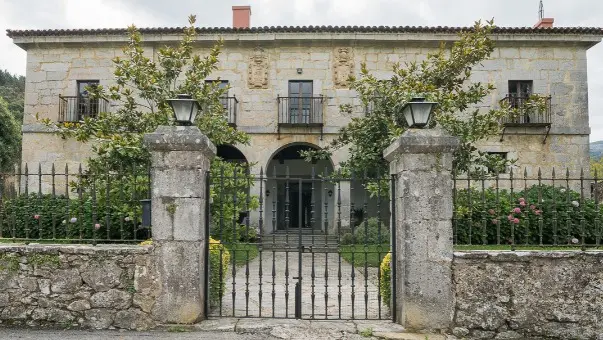 Exterior de la Casona de San Miguel de Aras en Cantabria. / The Sibarist