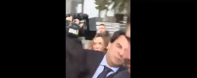La pareja de Ayuso, Gonz&aacute;lez Amador, en el momento de la agresi&oacute;n. / X