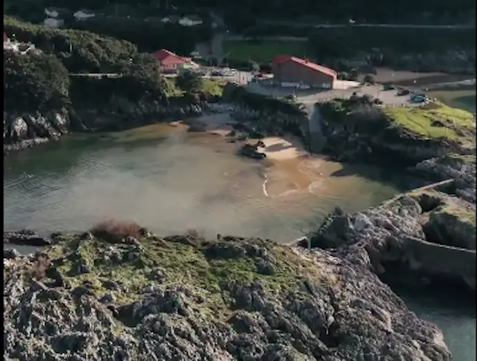 Imagen a&eacute;rea de la piscina natural. / RRSS