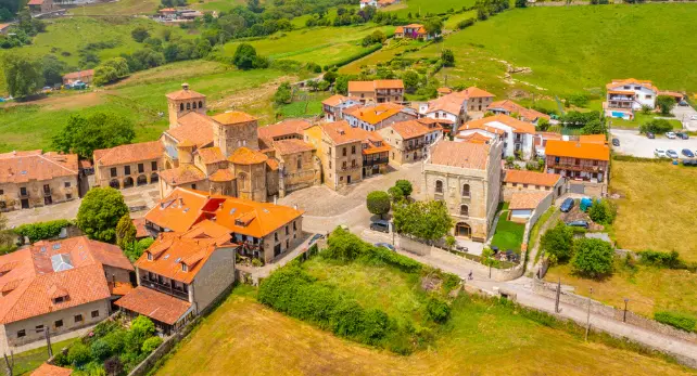 Vista a&eacute;rea de Santillana del Mar. / A.S.