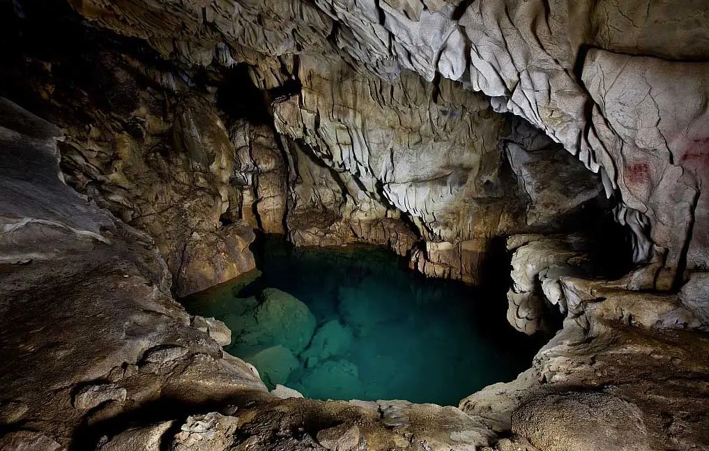 Interior de la cueva de Chuf&iacute;n. / A.R.