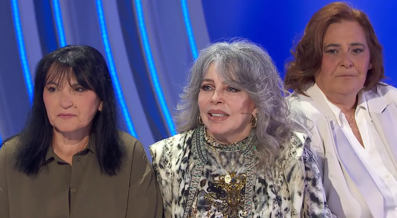 La actriz Ver&oacute;nica Castro (c) durante la emisi&oacute;n del programa. / Captura de v&iacute;deo del programa