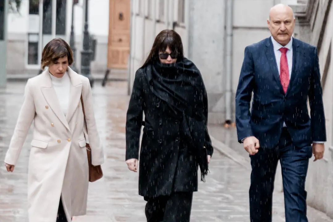 La expareja de &Aacute;balos, J&eacute;ssica Rodr&iacute;guez, a su llegada al Tribunal Supremo. / Carlos Luj&aacute;n