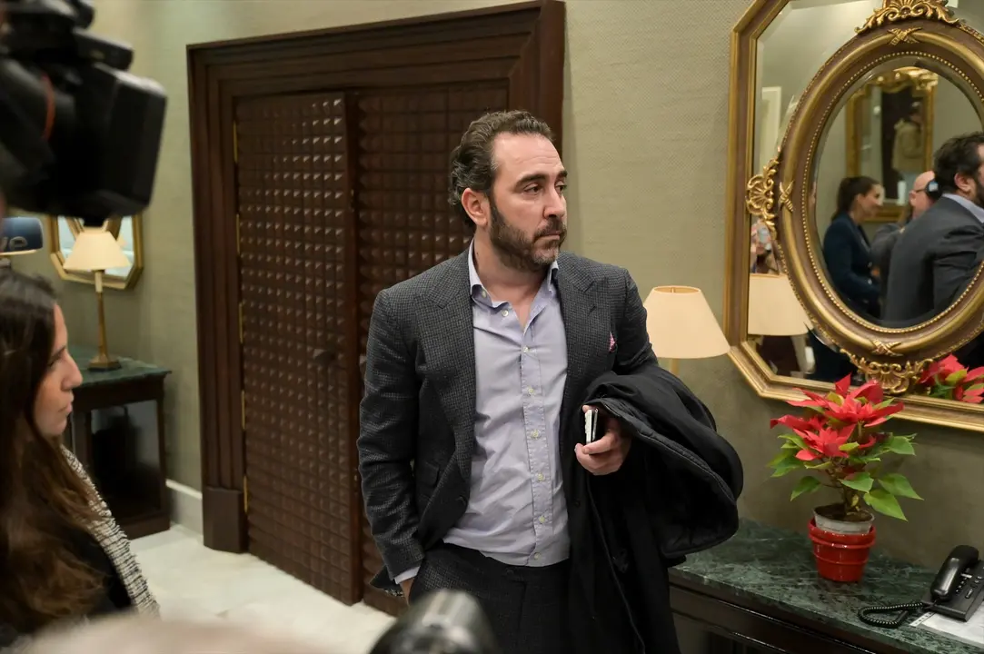 El empresario V&iacute;ctor de Aldama, a su llegada a la comisi&oacute;n de investigaci&oacute;n sobre el material sanitario. / EP