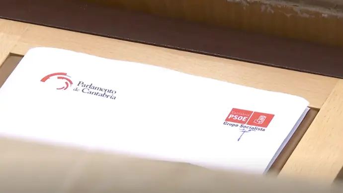 La carpeta de uno de los parlamentarios socialistas de Cantabria.