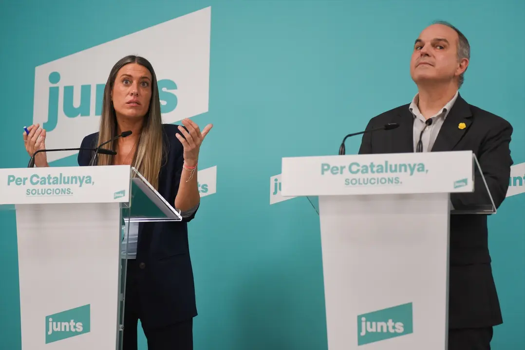 La portavoz en el Congreso de Junts, Miriam Nogueras, y el secretario general de Junts, Jordi Turull, durante una rueda de prensa. / Alberto Paredes