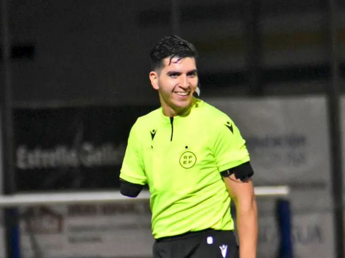 El &aacute;rbitro palentino durante un partido. / RFCYLF