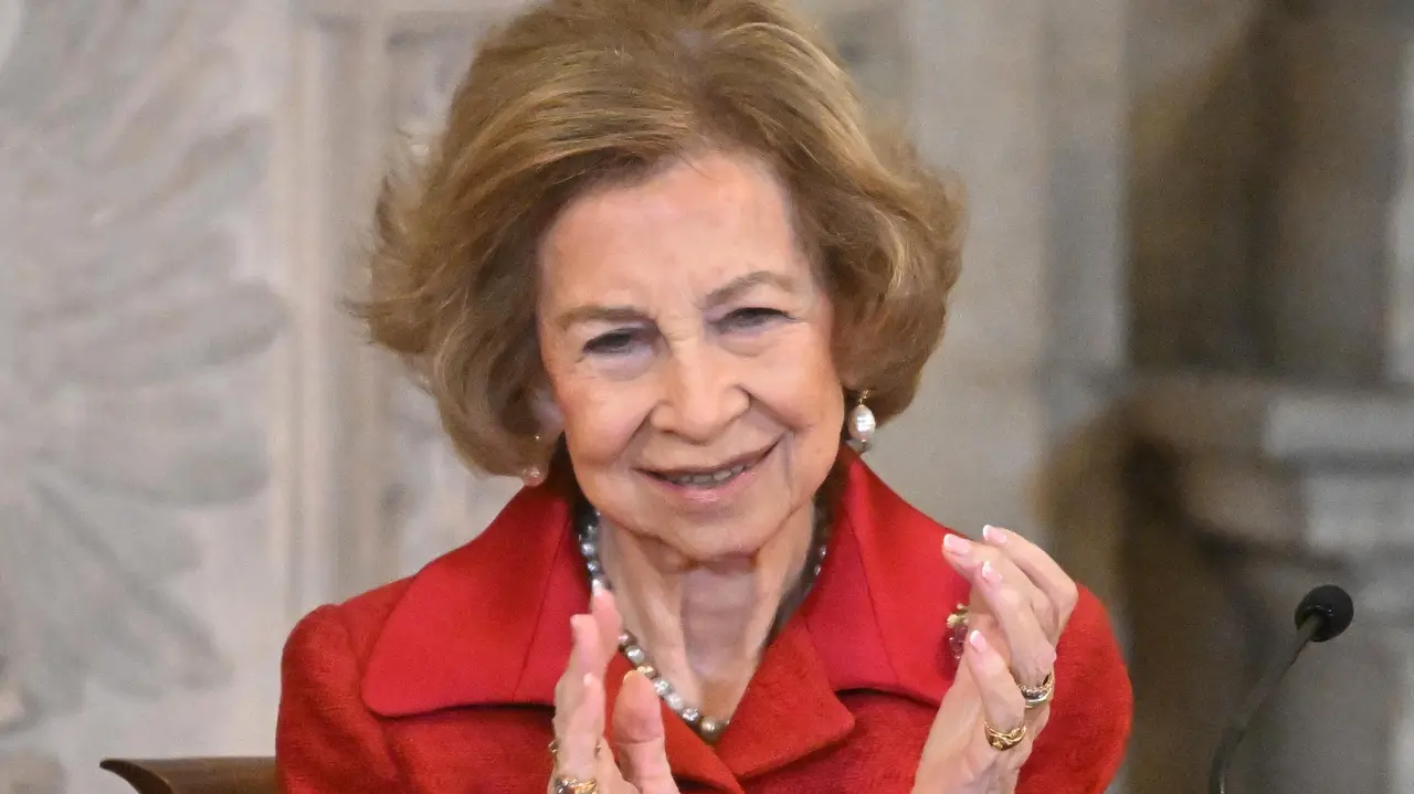La reina Sof&iacute;a preside los Premios Mecenazgo y se reencuentra a Xandra Falc&oacute;. / EP