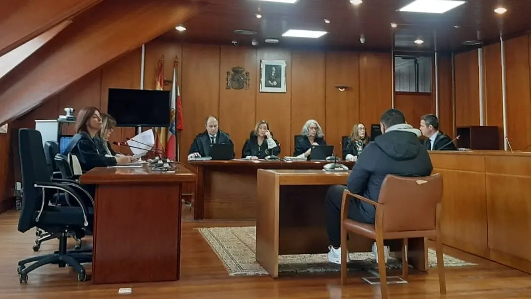 Juicio al joven acusado de violar a una menor en un portal de Santander. / EP