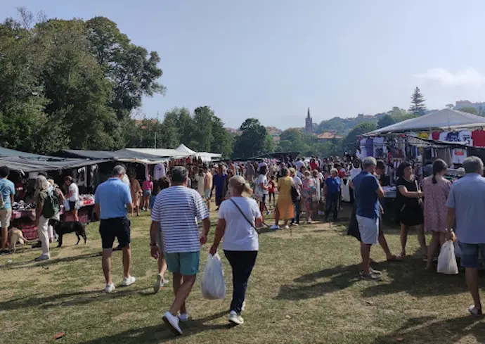 El mercadillo de Comillas. / A.E