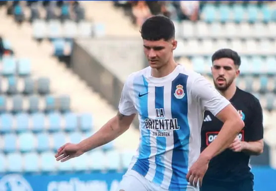 Uri durante el partido de ayer de la Gimn&aacute;stica ante el Llanera. / RSGT