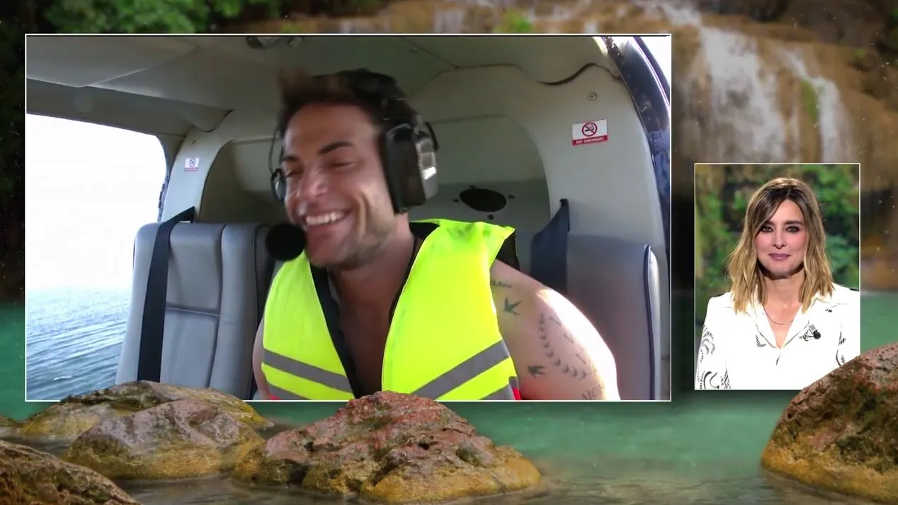 Monyota antes de saltar el helic&oacute;ptero hablando con Sandra. / Mediaset