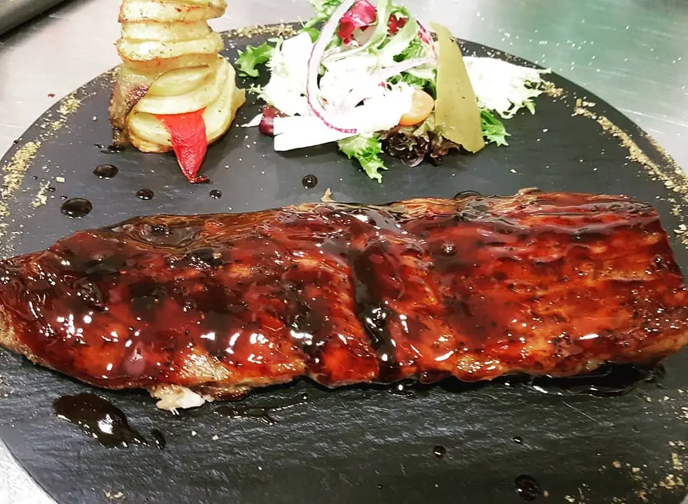 Plato de costilla del restaurante. / RRSS