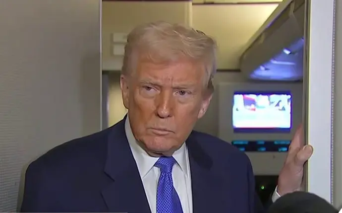 El presidente estadounidense Donald Trump, tras una reuni&oacute;n en el despacho Oval. / x