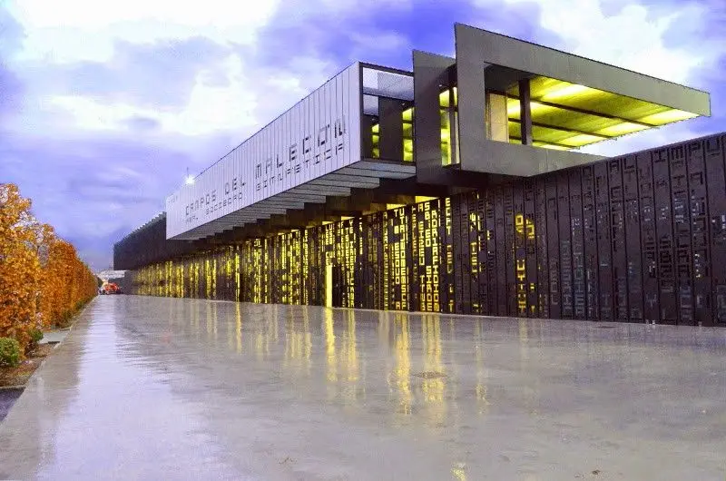 Exterior de los Campos de El Malec&oacute;n en Torrelavega. / A.E.