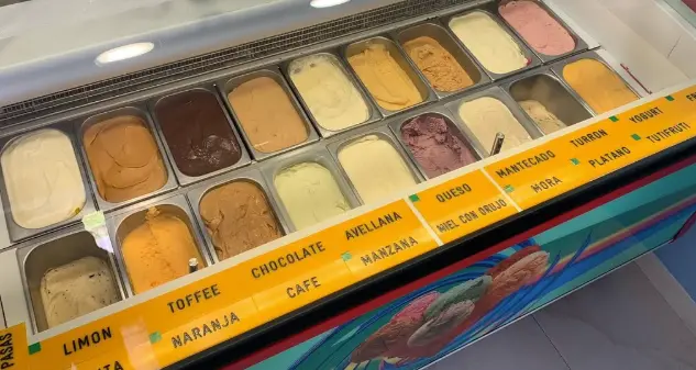 Variedades de helado que ofrecen en el local. / IG