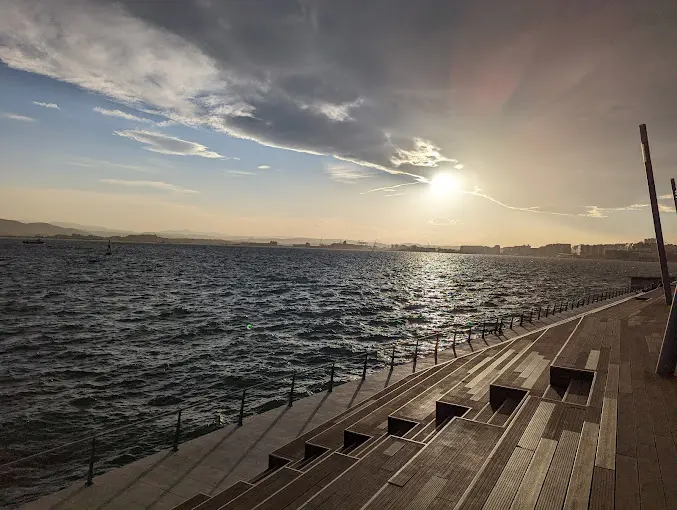 Duna de Zaera y al fondo la Bah&iacute;a de Santander. / T.C.
